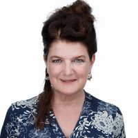 Marian de Joode is innovatiemanager bij LTP en volgt alle ontwikkelingen in de wereld van werken op de voet. Zij schrijft whitepapers en blogs over HR-topics en ontwikkelt en begeleidt verschillende events. Bijvoorbeeld de LTP ontbijtsessies en de gratis webinars en trainingen over leidinggeven op afstand, feedback, teamsamenstelling en de toekomst van recruitment.